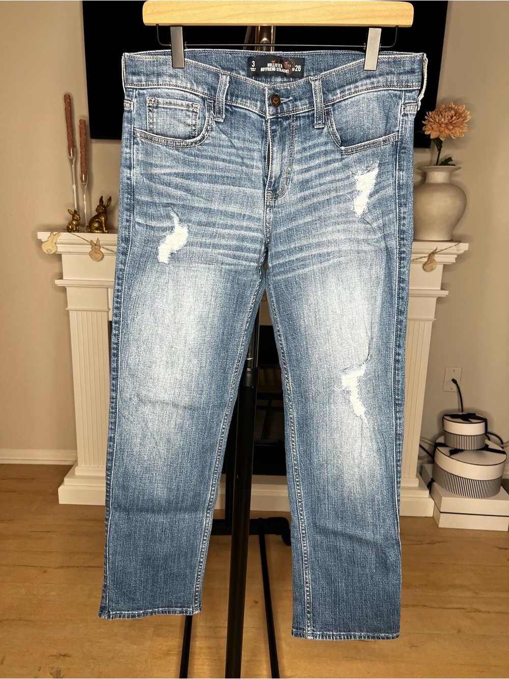 Hollister Distressed Boyfriend Straight Leg Jeans - 3 - W26